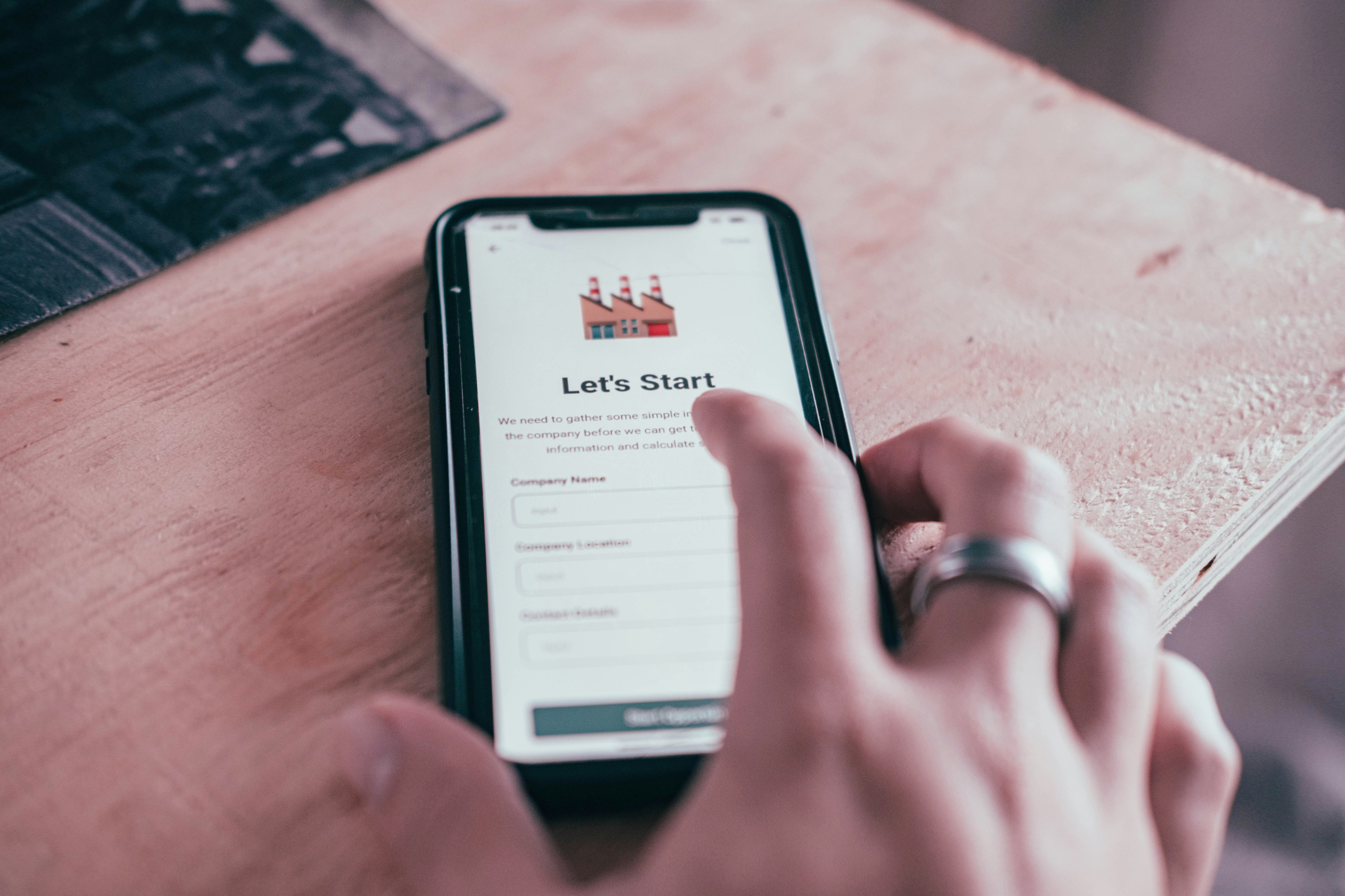 Barrierefreiheit beim Onboarding: Wie zugängliche Prozesse neue Kunden besser einbinden